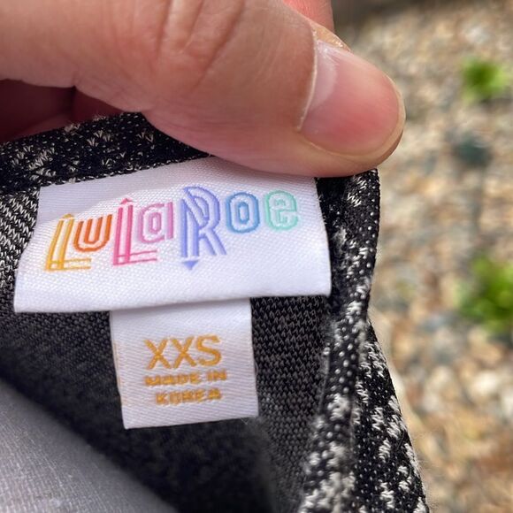 ✨LuLaRoe Black & White Printed Irma Tunic Top, NWT - Picture 5 of 8